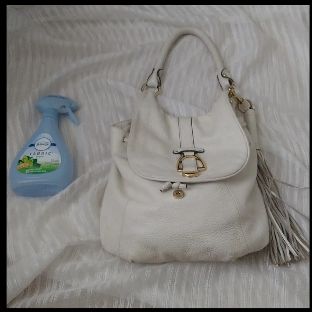 Chic White Leather Hobo Bag with Gold Accents - Picture 15 of 15
